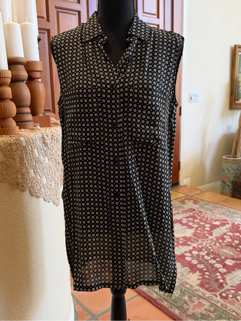 Jones New York Black Sleeveless Collared Printed Blouse Size 6